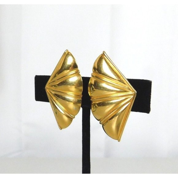 Vintage Monet Fan Polished Gold Tone Clip on Earrings Womens Fashion Jewelry - Picture 4 of 7